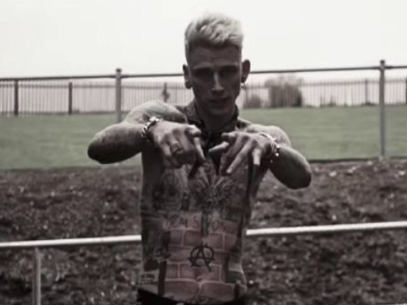 Machine Gun Kelly: 5 Things You (Probably) Didn't Know About Eminem's Rap Rival ...