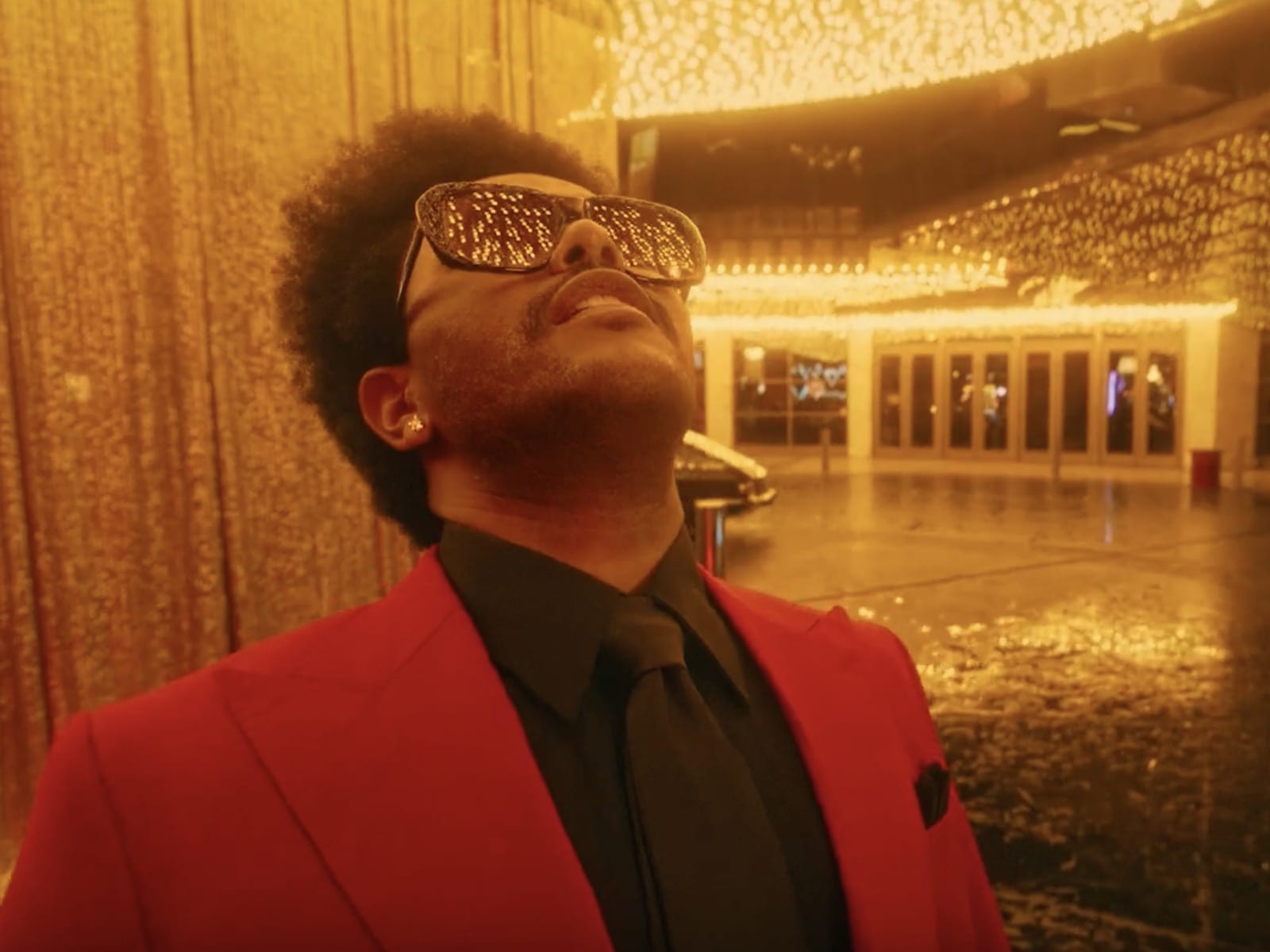 Watch: The Weeknd Hits The Strip In New HEARTLESS Video1600 x 1200