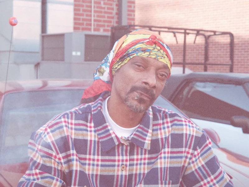Snoop-Dogg-Follows-JAY-Z