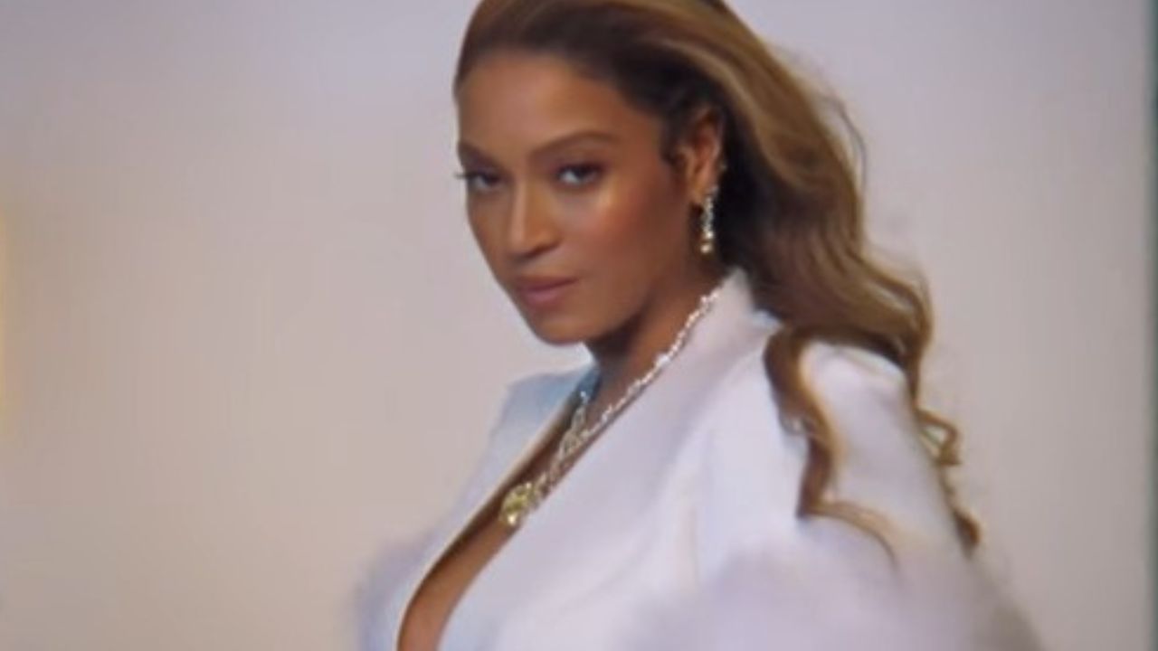 Michelle Obama Praises Beyonce’s New Single “Break My Soul” thumbnail